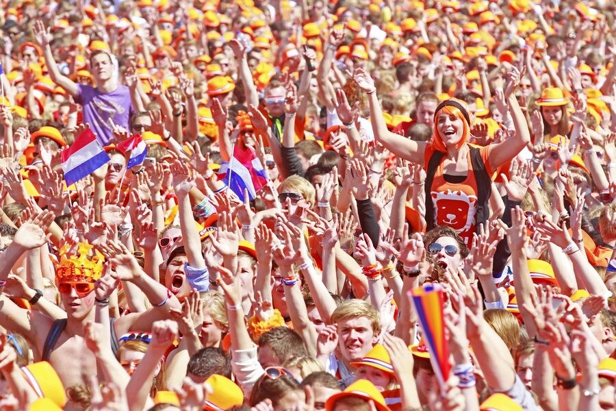 publiek-tijdens-het-gratis-koninginnedagfeest-van-slam-fm-op